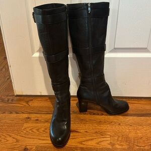 Black Via Spiga Boots. Zipper closure.